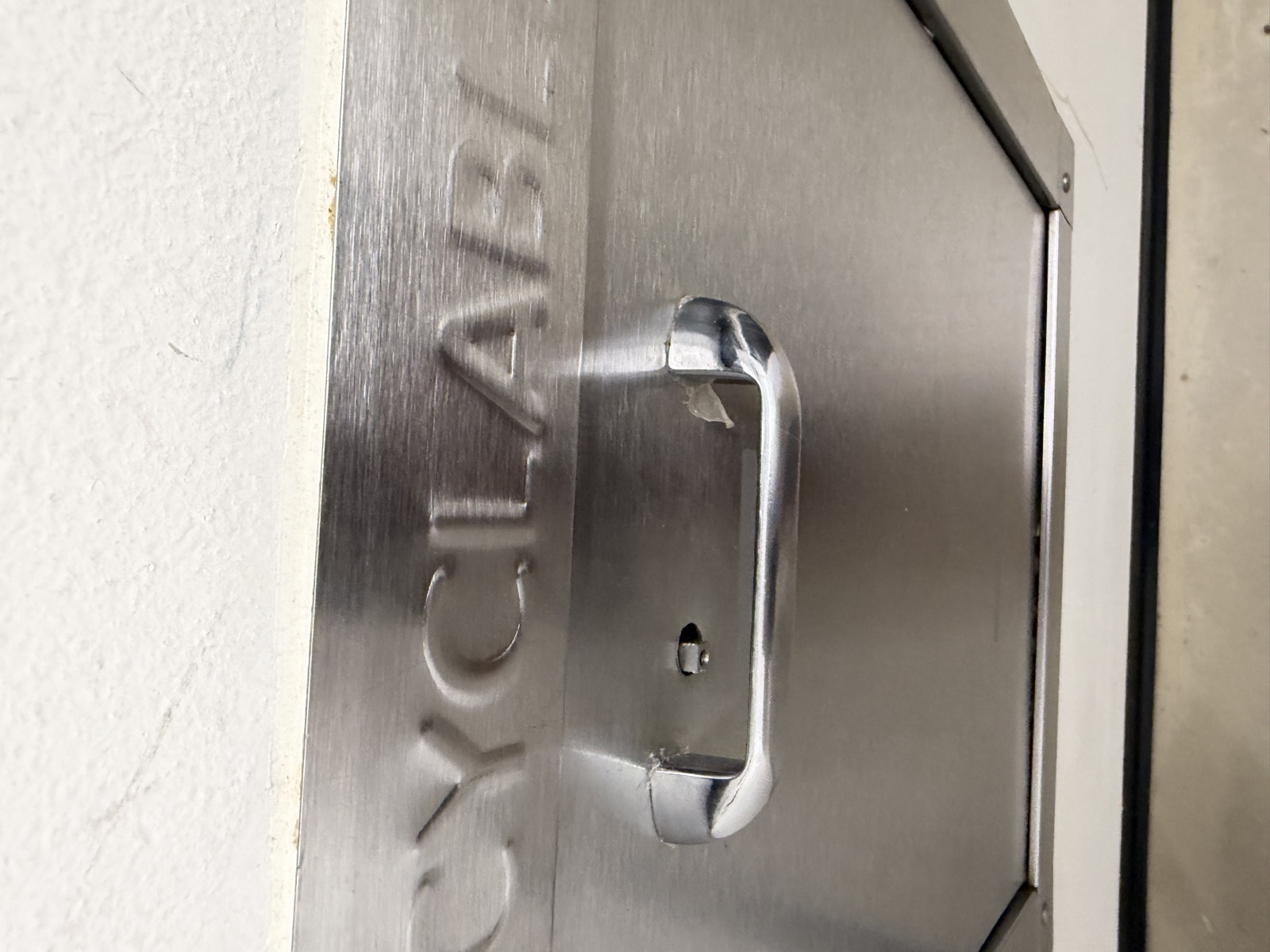 Floor 7 - Recycle Chute Lever Missing
